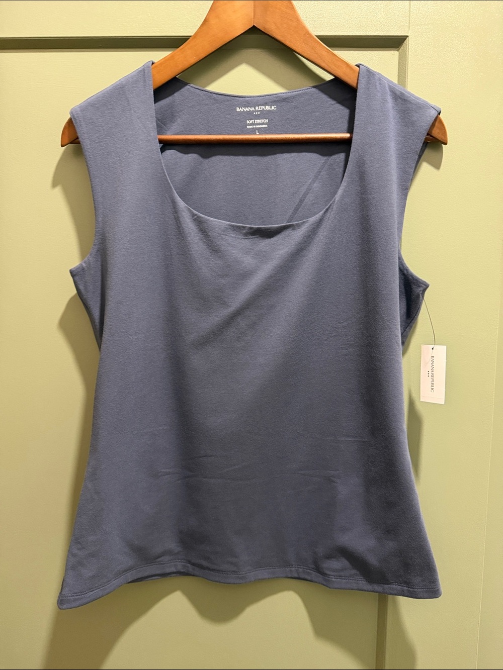 Banana Republic Soft Stretch Scoop Neck Tank - NWT